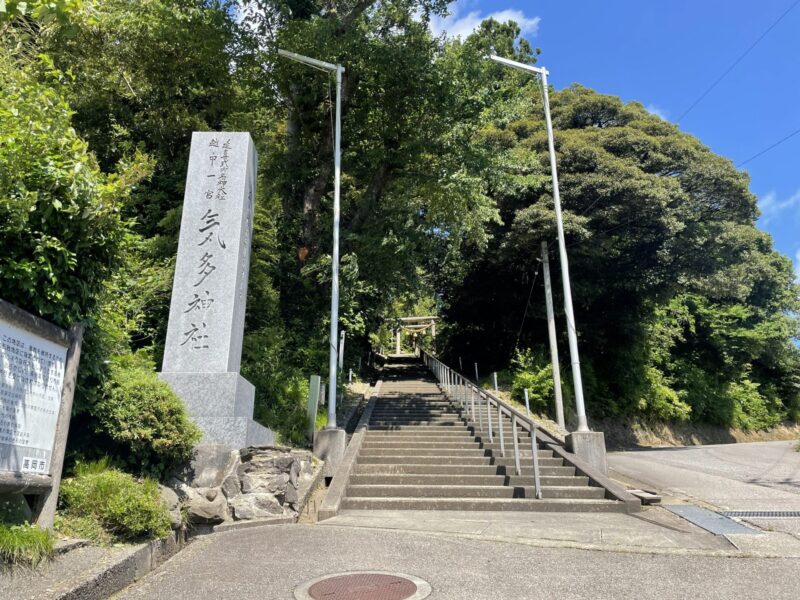 富山県高岡市の縁結び神社氣多神社の参道